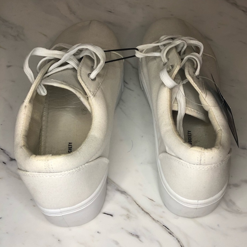 NWT Platform Sneakers - Memory Foam - White - Size 8 - Picture 4 of 9